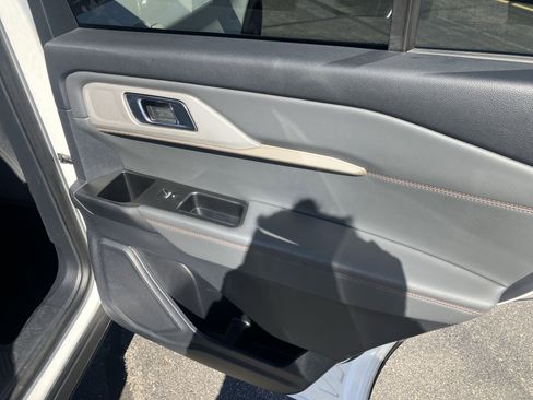 Certified 2025 Ford Explorer Active image 12