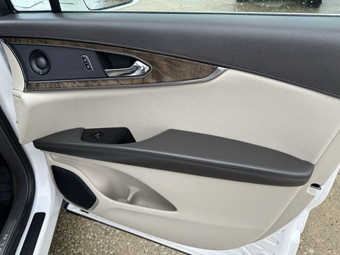Used 2019 Lincoln Nautilus Reserve AWD/4WD image 13