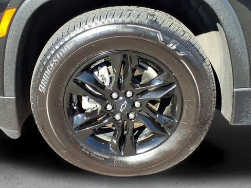 Used 2023 Chevrolet Traverse LT FWD image 10