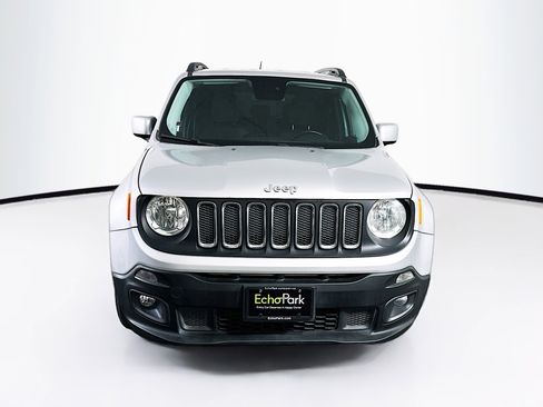 Used 2017 Jeep Renegade Latitude image 2
