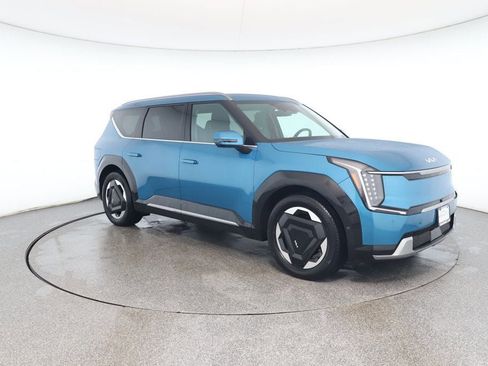 Used 2024 Kia EV9 Land image 7