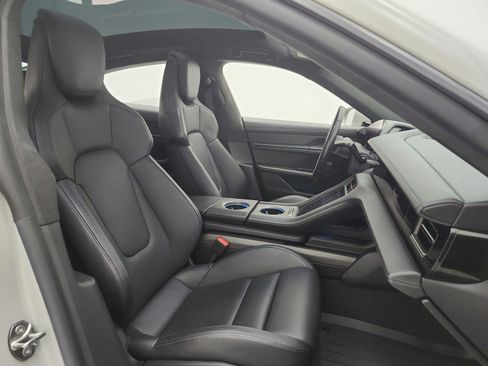 Used 2021 Porsche Taycan image 24