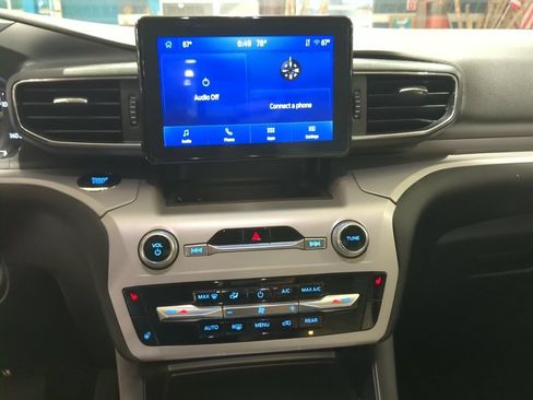 Used 2023 Ford Explorer XLT w/ Equipment Group 202A AWD/4WD image 19