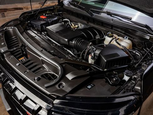 Used 2025 Chevrolet Suburban Z71 w/ Comfort Package image 41