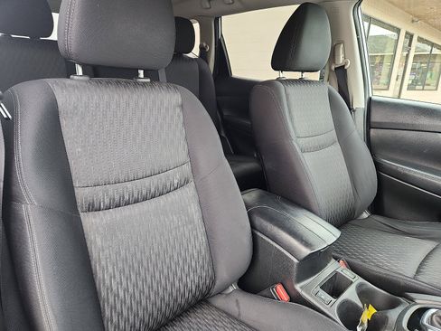 Used 2018 Nissan Rogue SV w/ Premium Package image 30