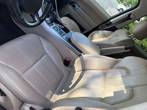 Used 2017 Land Rover Range Rover Sport SE image 12