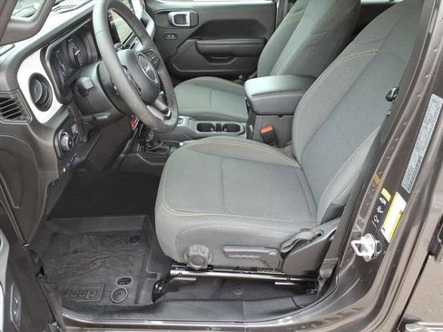 Used 2025 Jeep Wrangler Willys image 11