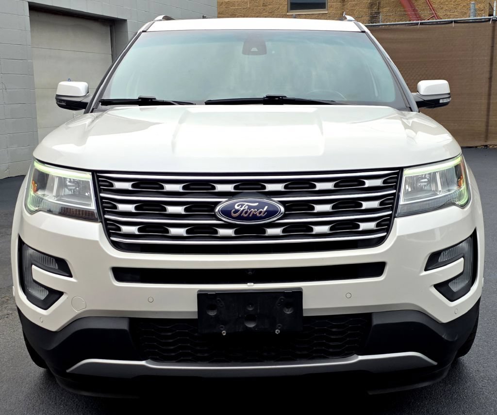 Used 2017 Ford Explorer Limited w/ Equipment Group 301A AWD/4WD image 3