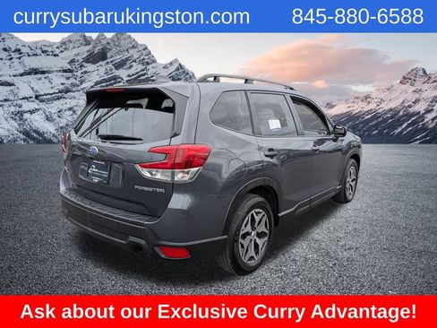 Used 2023 Subaru Forester Premium AWD/4WD image 3