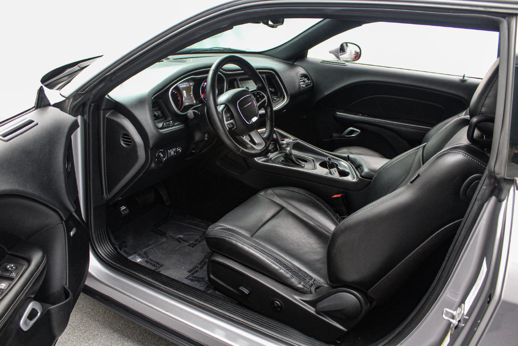 Used 2016 Dodge Challenger R/T RWD image 11
