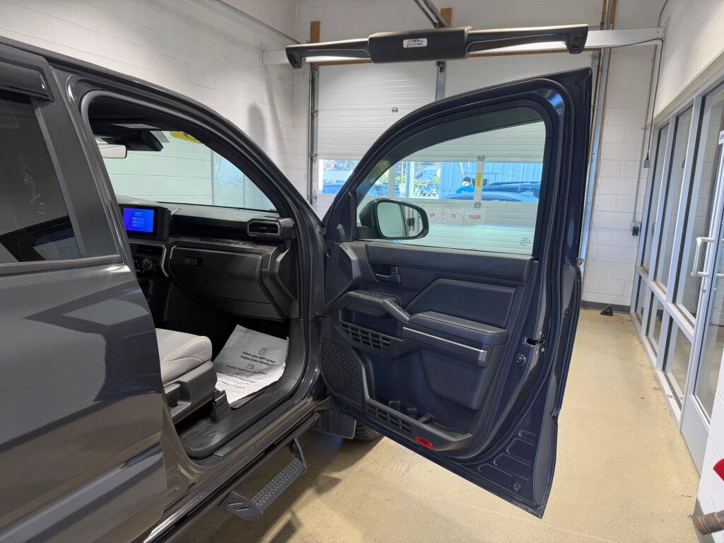 Certified 2025 Toyota Tacoma SR5 AWD/4WD image 11