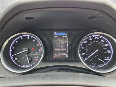 Used 2020 Toyota Camry SE FWD image 11