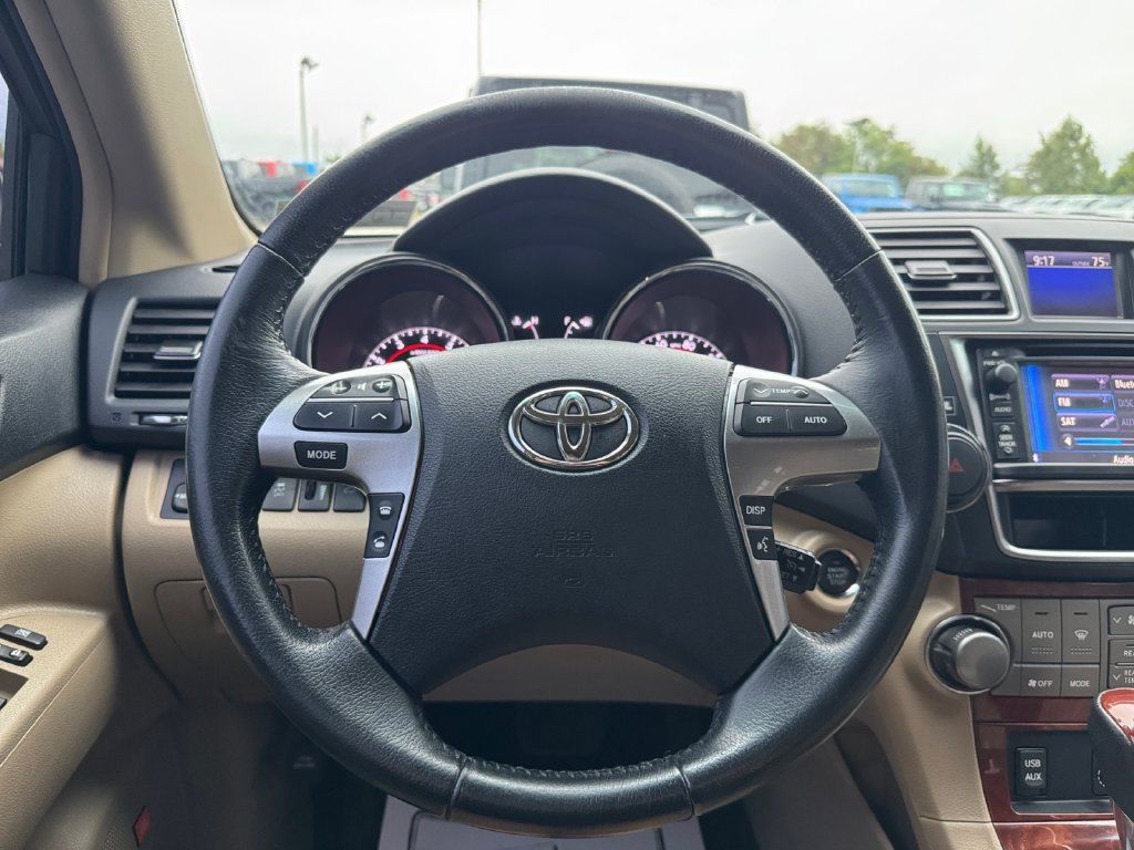Used 2013 Toyota Highlander Limited AWD/4WD image 15
