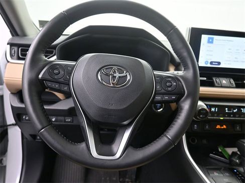 Used 2023 Toyota RAV4 XLE Premium image 15