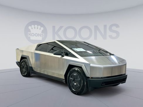 Used 2024 Tesla Cybertruck AWD Crew Cab image 10