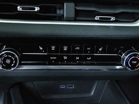 Used 2025 Chevrolet Equinox LT w/ Safety and Technology Package FWD image 14