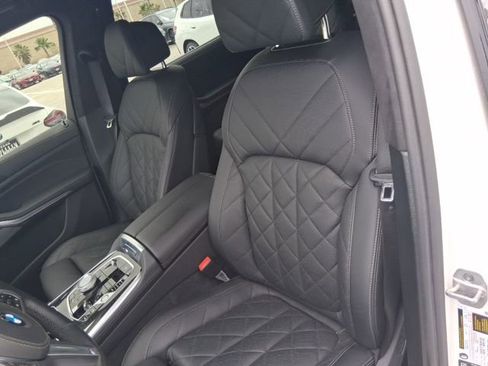 Used 2025 BMW X7 xDrive40i w/ Executive Package AWD/4WD image 15