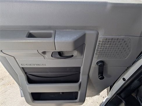 Used 2015 Ford E-350 and Econoline 350 Super Duty image 27