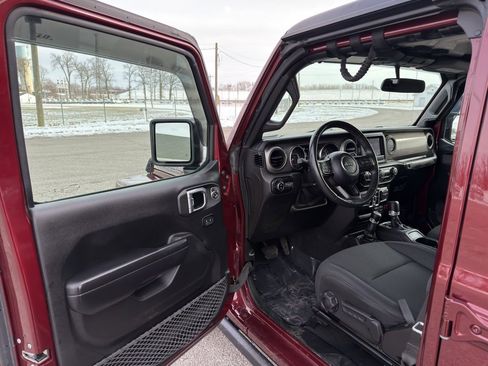 Used 2021 Jeep Gladiator Willys image 29