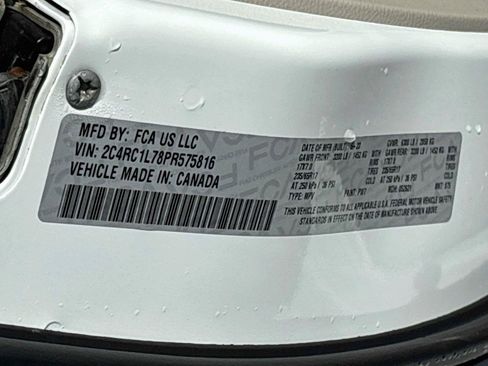 Used 2023 Chrysler Pacifica Touring-L FWD image 32