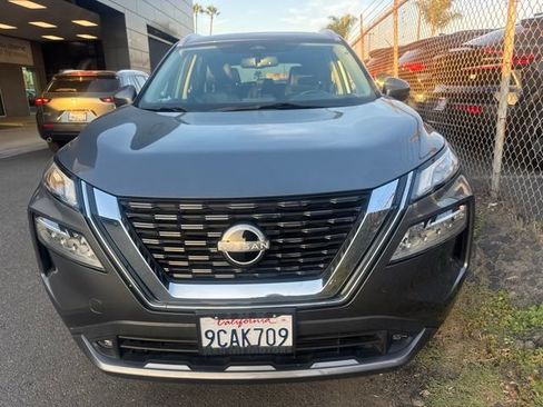 Used 2022 Nissan Rogue SL FWD image 2