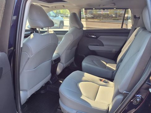 Certified 2020 Toyota Highlander XLE FWD image 24