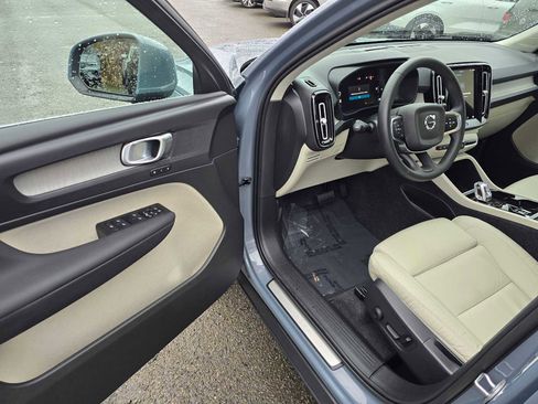 Certified 2023 Volvo XC40 B5 Plus w/ Driver Assist Package image 19