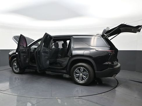 Used 2024 Chevrolet Traverse LS image 32