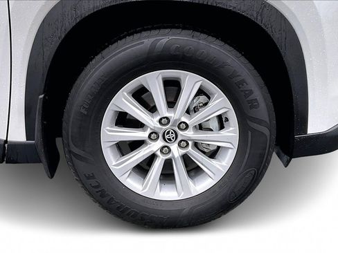 Used 2024 Toyota Grand Highlander Limited image 32