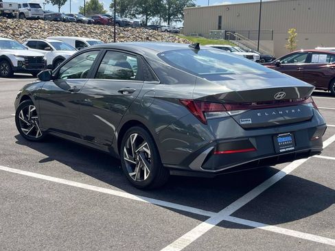 Certified 2024 Hyundai Elantra SEL w/ Convenience Package FWD image 5