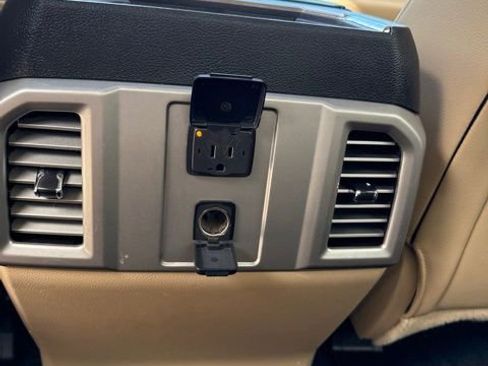 Used 2015 Ford F150 Lariat RWD image 32