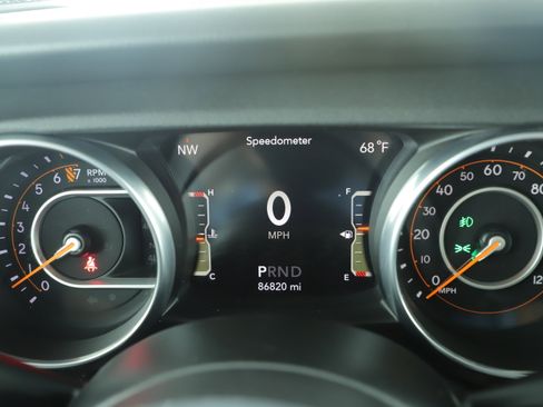 Used 2018 Jeep Wrangler Unlimited Sahara image 15