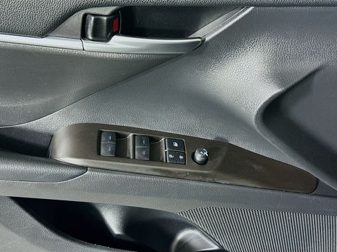 Used 2021 Toyota Camry SE w/ Convenience Package FWD image 14