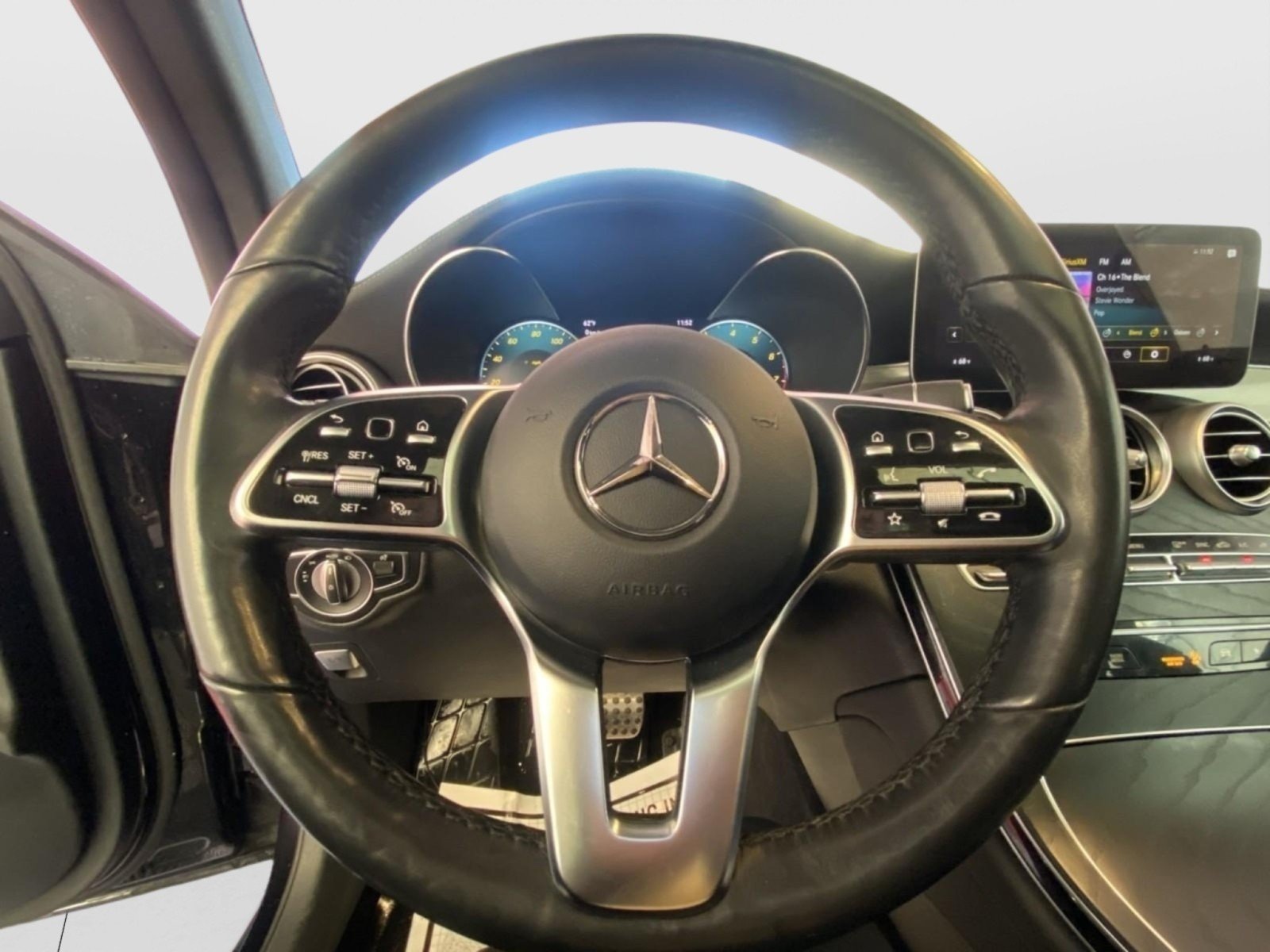 Used 2023 Mercedes-Benz GLC 300 4MATIC Coupe image 24