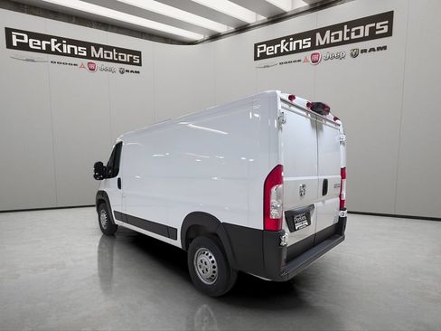 Used 2025 RAM ProMaster 2500 w/ Convenience Group FWD image 4