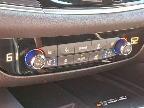 Used 2024 Buick Enclave Premium image 21