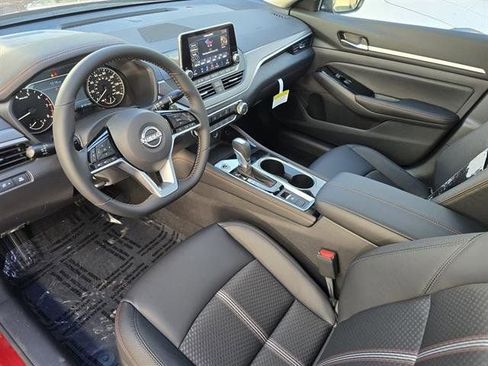 New 2025 Nissan Altima 2.5 SR image 9