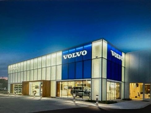 Certified 2024 Volvo XC60 B5 Plus w/ Climate Package AWD/4WD image 46