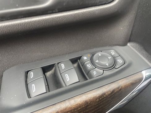 Used 2022 GMC Sierra 2500 Denali w/ Denali Black Diamond Edition image 11