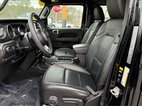 Used 2023 Jeep Wrangler Sahara w/ Cold Weather Group image 11