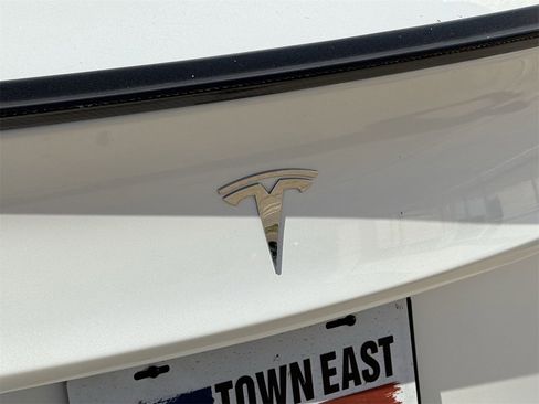 Used 2023 Tesla Model 3 Standard Range image 9