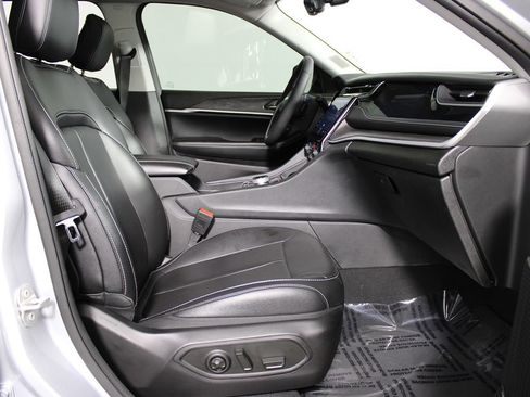 Used 2023 Jeep Grand Cherokee 30th Anniversary image 16