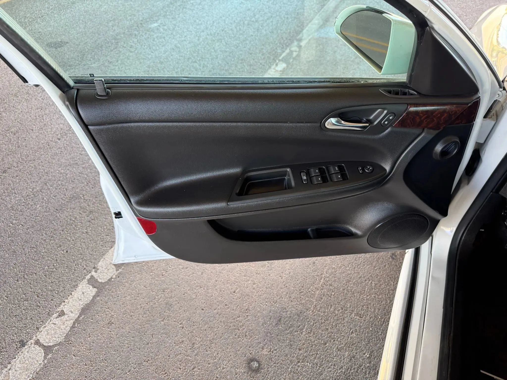 Used 2013 Chevrolet Impala LT w/ LT Sunroof Package FWD image 9