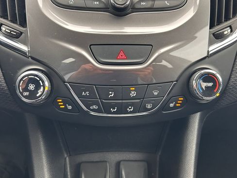 Used 2018 Chevrolet Cruze LT w/ Convenience Package image 17