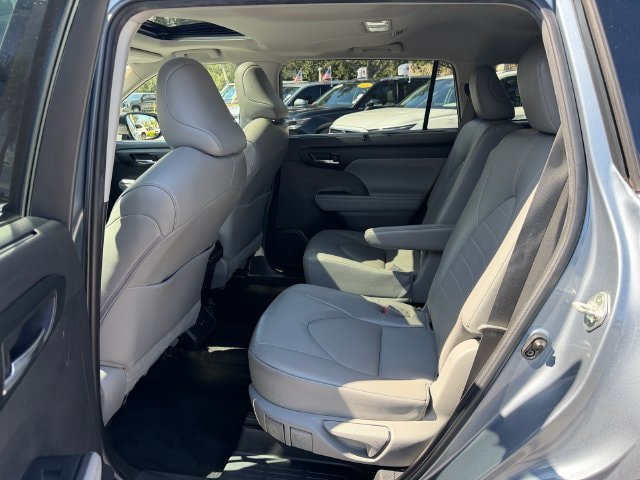 Certified 2022 Toyota Highlander XLE FWD image 13