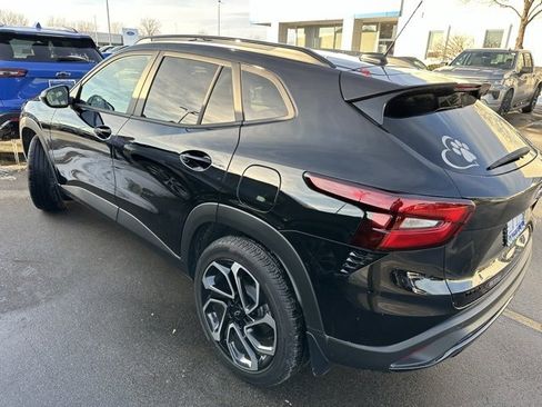 Used 2025 Chevrolet Trax RS w/ Sunroof Package image 3