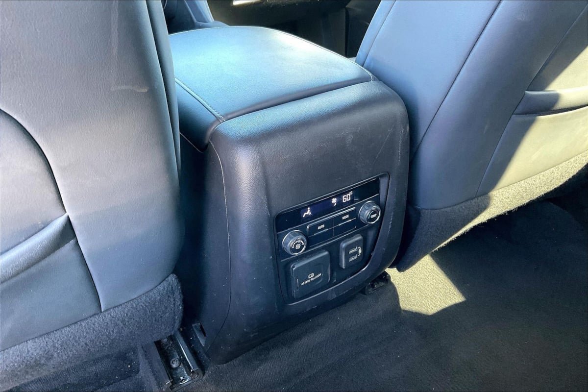 Used 2022 Buick Enclave Premium FWD image 32