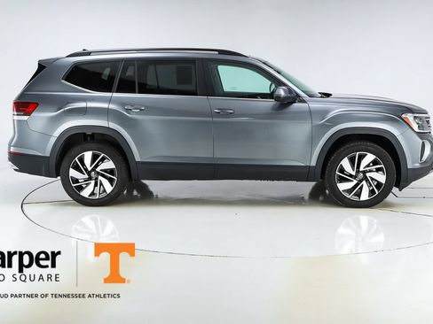 Used 2025 Volkswagen Atlas SE w/ Panoramic Sunroof Package FWD image 10