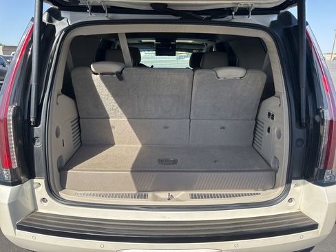 Used 2015 Cadillac Escalade Luxury AWD/4WD image 15
