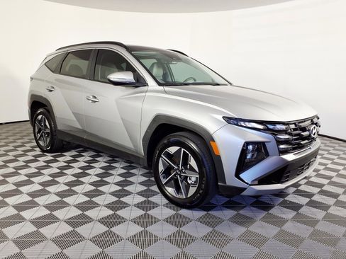 Certified 2025 Hyundai Tucson SEL AWD/4WD image 3